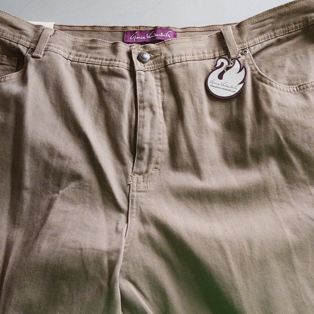 Gloria Vanderbilt beige new jeans
